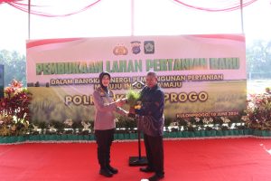 Dukung Program Kedaulatan Pangan, Polres Kulonprogo Buka Lahan Pertanian Baru di Bulak Nglatek