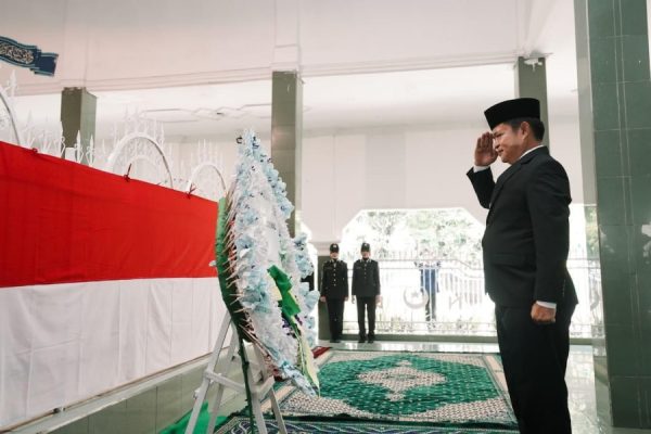 Pj. Gubernur NTB Ziarah ke Makam Pahlawan Nasional TGH Muhammad Zainuddin Abdul Madjid