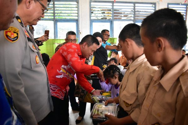 Uji Coba Makan Bergizi Gratis di SDN Sunggutan Air Besar, Siswa Sambut Gembira