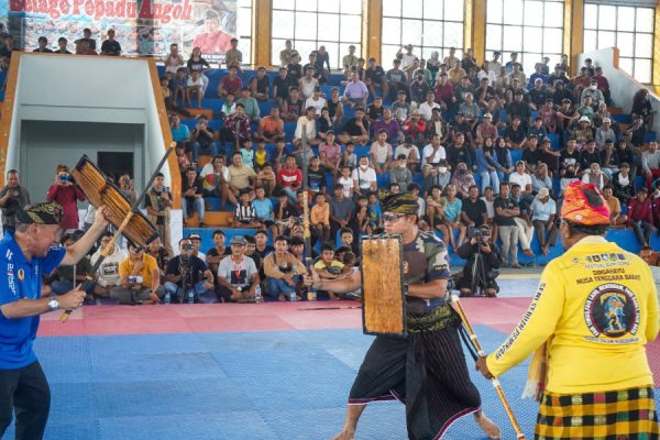 Presean Bertajuk Belage Pepadu Angoh, Pj Gubernur: Dilestarikan dan Dijadikan Simbol Kekuatan, Persaudaraan, Serta Keberanian Masyarakat NTB.