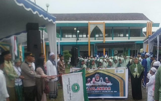 Kapolsek Mataram Pimpin Pengamanan Pawai Ta’aruf Haul Akbar Syekh Abdul Qodir Al-Jailani ke-884