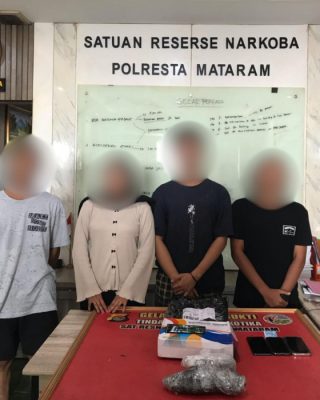 Beli ganja Patungan, Tiga Pria dan Satu Wanita di Mataram Ditangkap Polisi