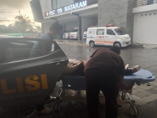 Pelayanan Responsif Polsek Mataram Bantu Evakuasi Korban Laka Lantas